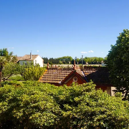 Marguerite Bed and Breakfast Αρλ